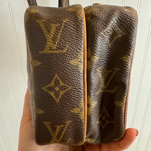 Louis Vuitton Amazon Vintage Monogram Crossbody Bag. P0016 - Picture 8 of 15